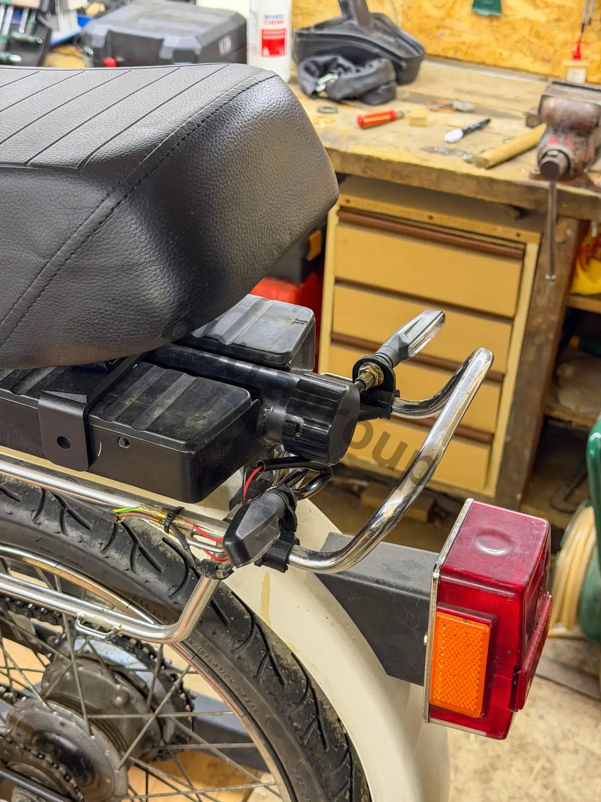 Frame pump cap / frame plug