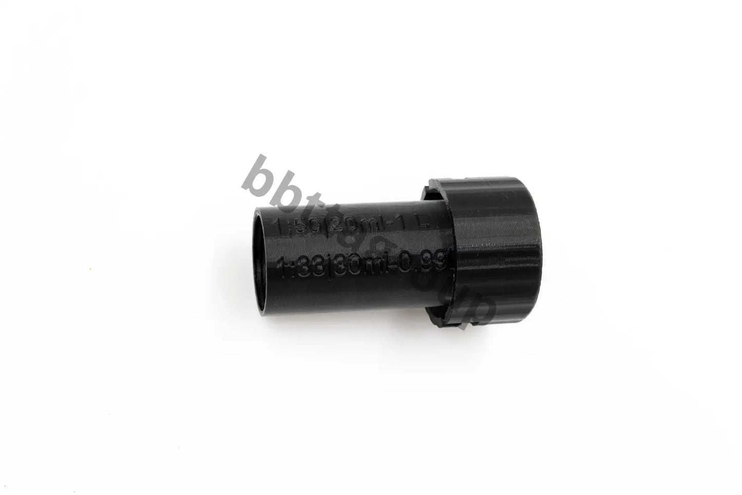 Pump cap with oil measuring cup