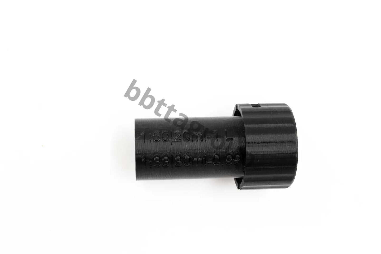 Pump cap with oil measuring cup